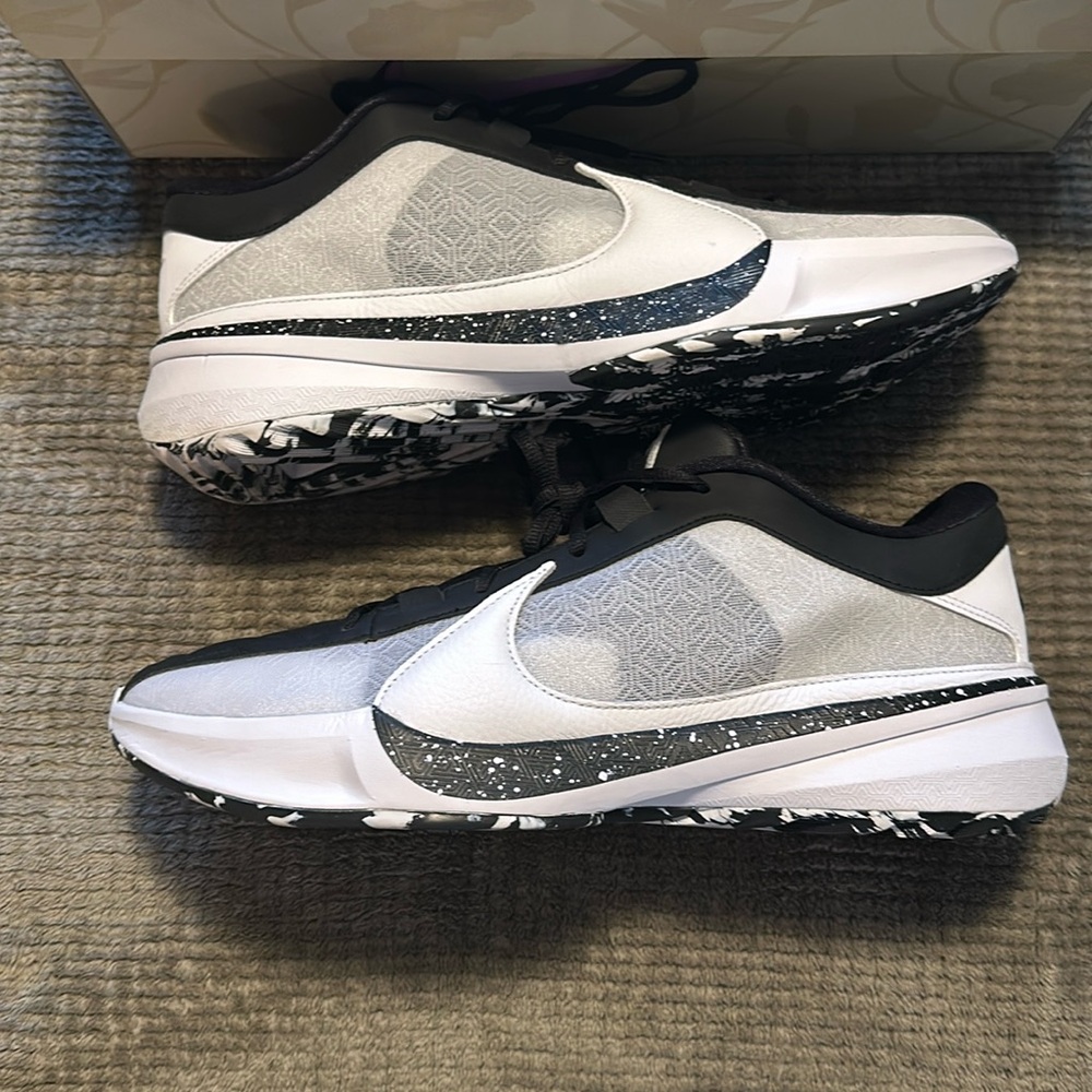 Zoom Freak 5 size 13